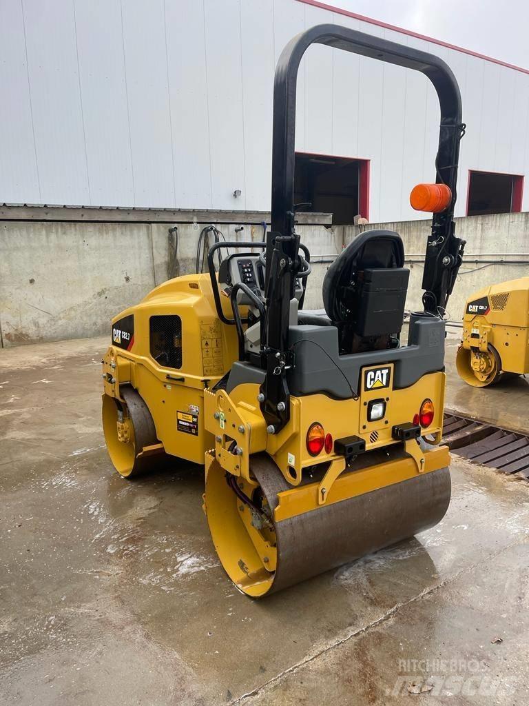 CAT CB 2.7 Çift tamburlu silindirler