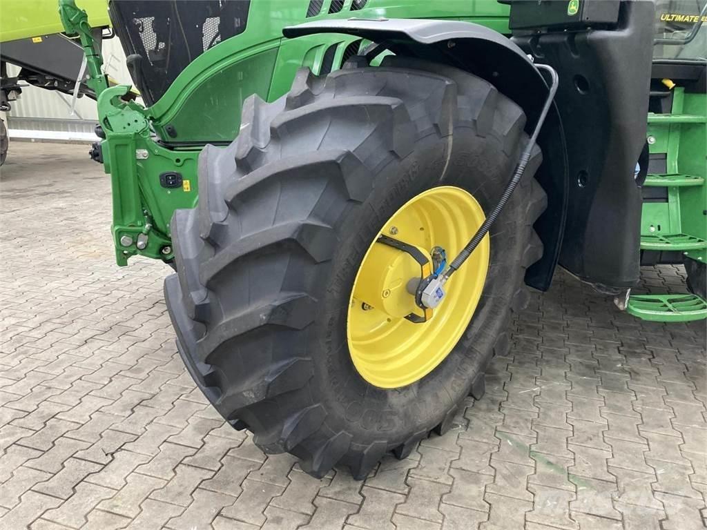 John Deere 6215R Traktörler