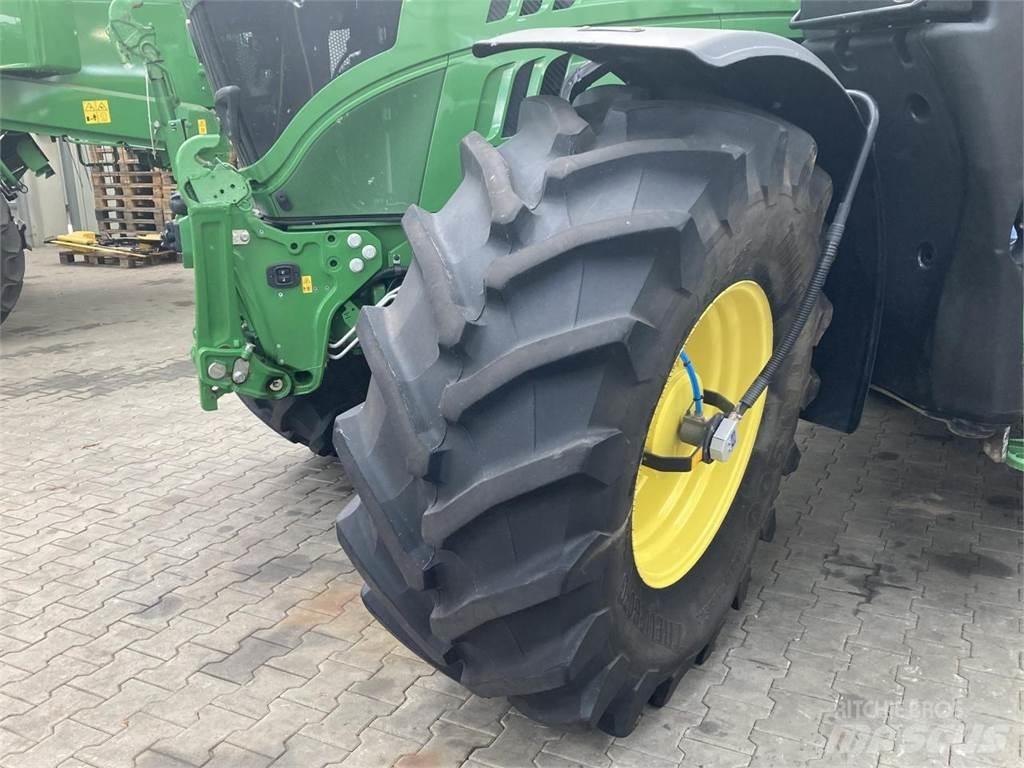 John Deere 6215R Traktörler