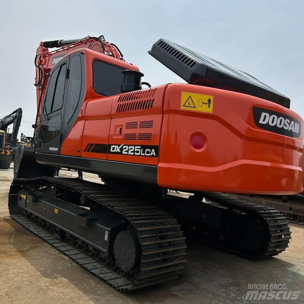 Doosan DX 225 LC Paletli ekskavatörler