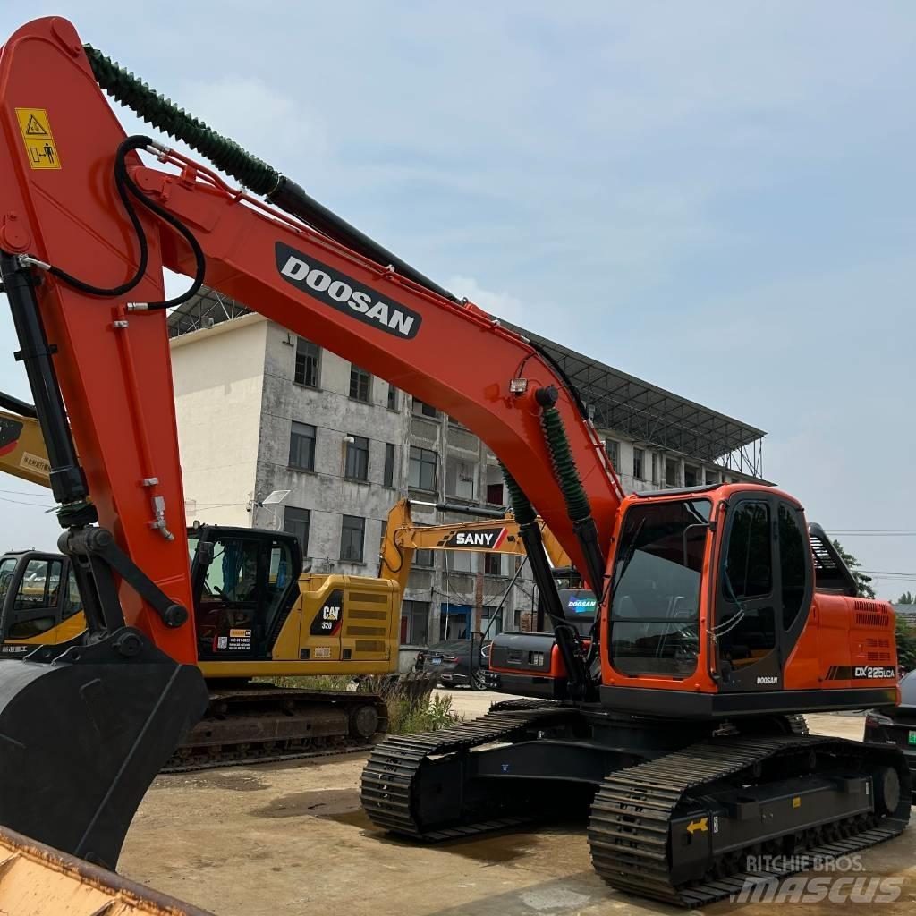 Doosan DX 225 LC Paletli ekskavatörler