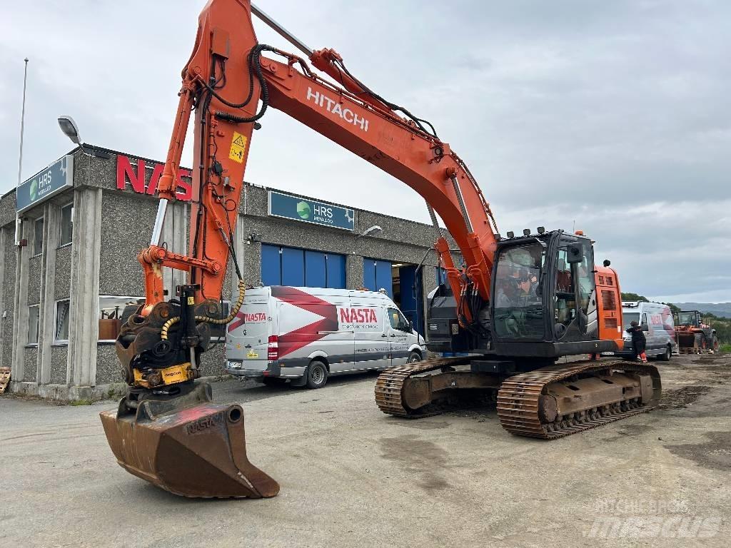 Hitachi ZX225USLC-5 Paletli ekskavatörler