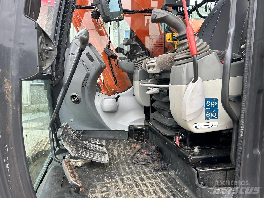 Hitachi ZX225USLC-5 Paletli ekskavatörler