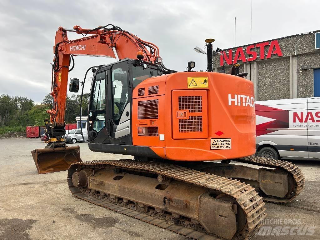 Hitachi ZX225USLC-5 Paletli ekskavatörler