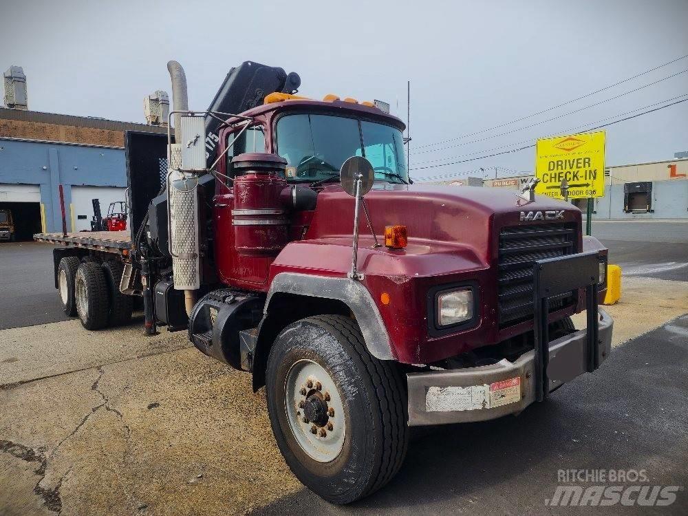 Mack RD 690 S Araç üzeri vinçler