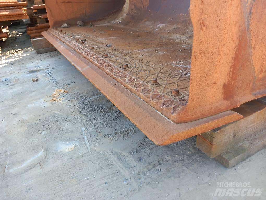 Komatsu WA475-10 Kovalar