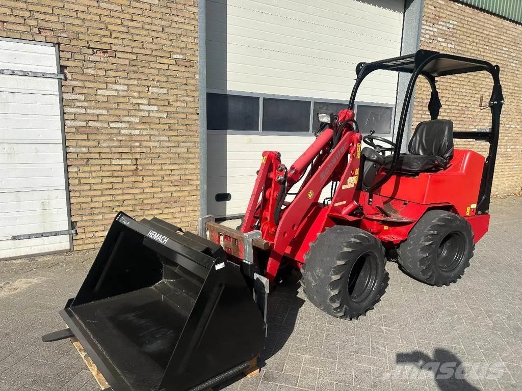 Schäffer 2033 Tekerlekli yükleyiciler