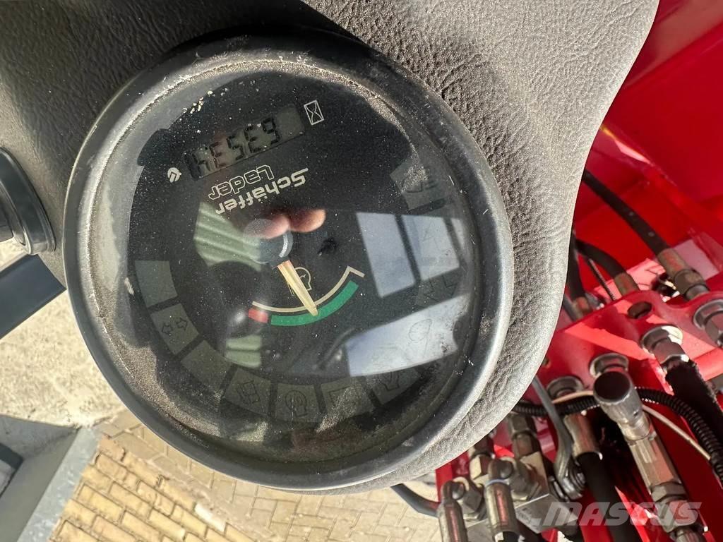 Schäffer 2033 Tekerlekli yükleyiciler