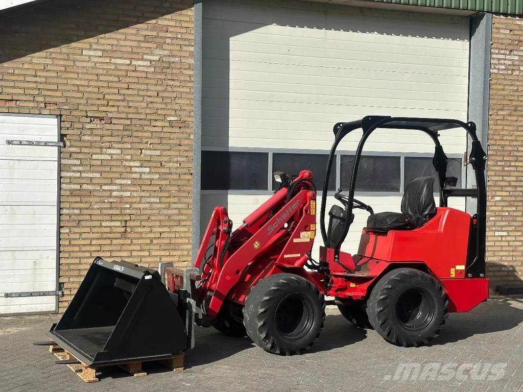 Schäffer 2033 Tekerlekli yükleyiciler