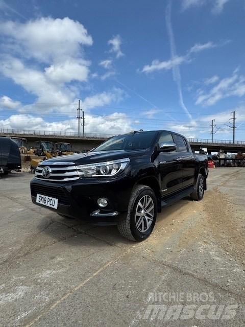 Toyota Hilux Pikaplar