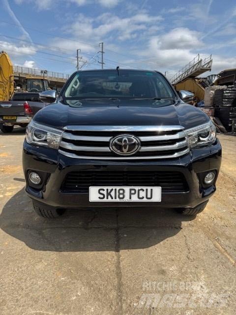 Toyota Hilux Pikaplar