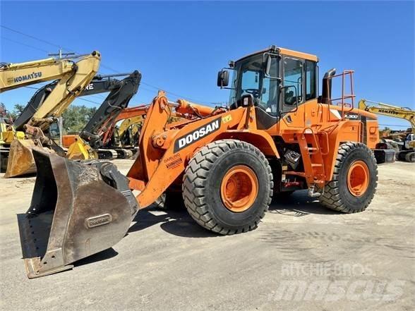 Doosan DL300 Tekerlekli yükleyiciler
