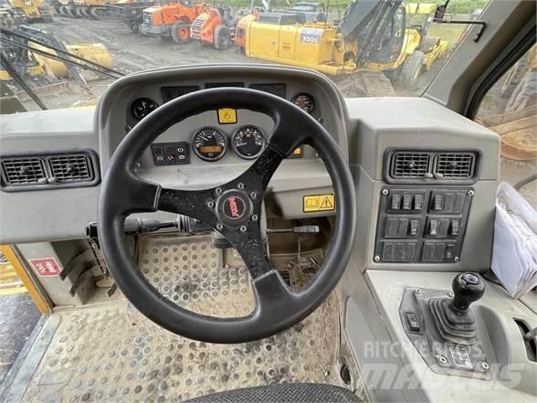 Moxy MT41 Belden kirma kaya kamyonu