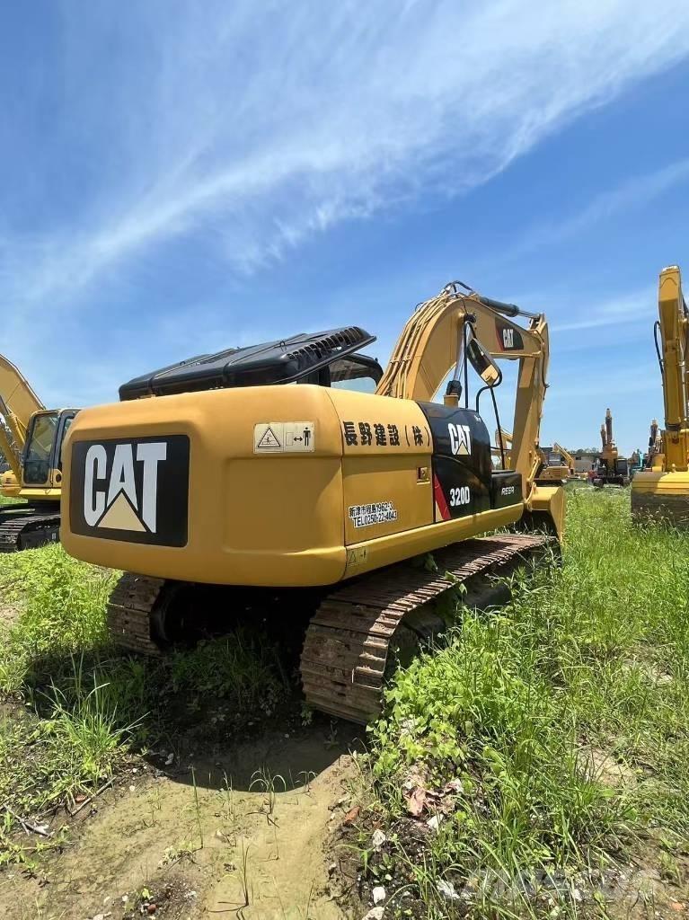 CAT 320d Paletli ekskavatörler