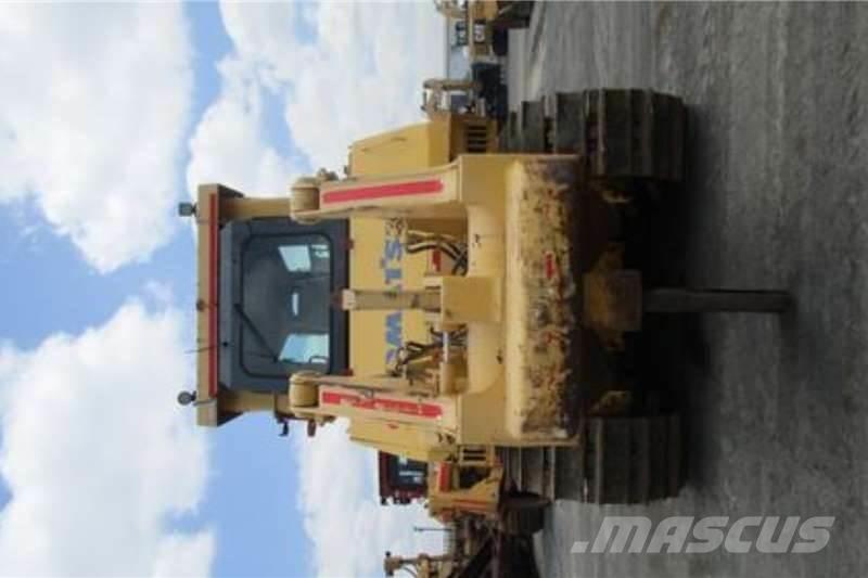 Komatsu D275A-5 Paletli dozerler