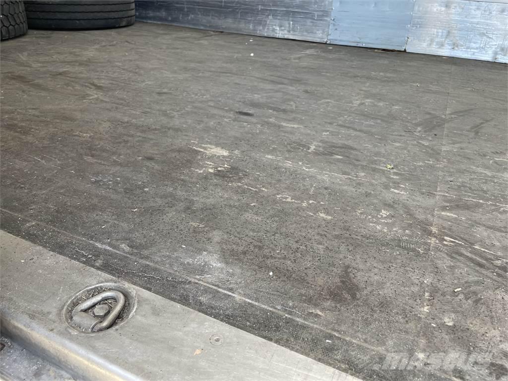 Volvo FL240 4x2 Kapali kasa kamyonlar