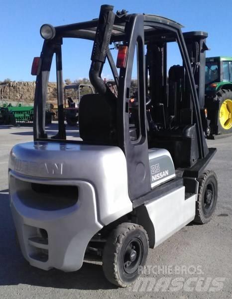 Nissan FD02A25Q Dizel forkliftler