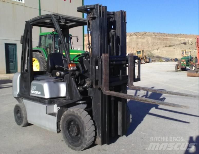 Nissan FD02A25Q Dizel forkliftler