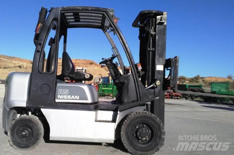Nissan FD02A25Q Dizel forkliftler