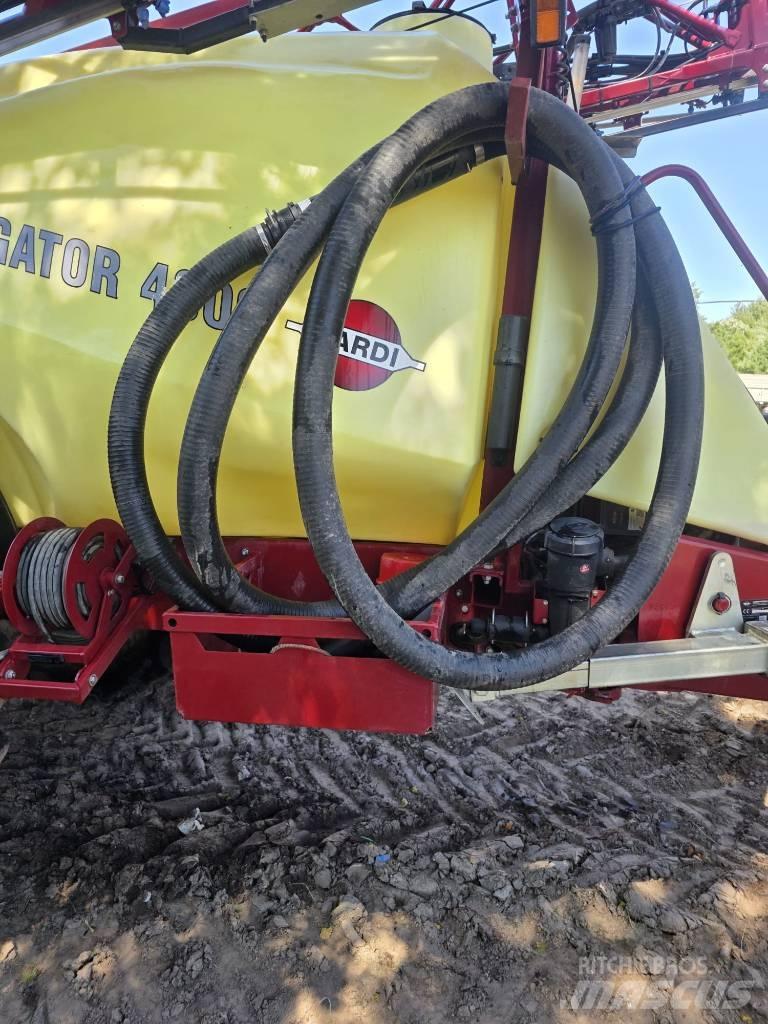 Hardi Navigator 4000 Çekilir pülverizatörler