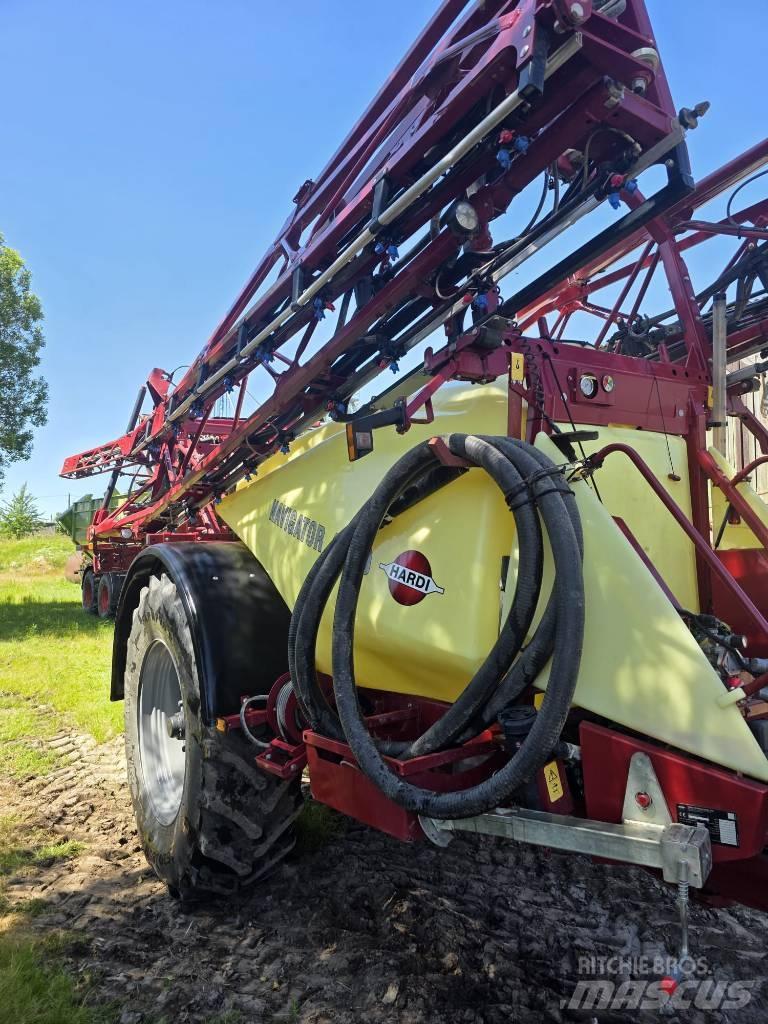 Hardi Navigator 4000 Çekilir pülverizatörler