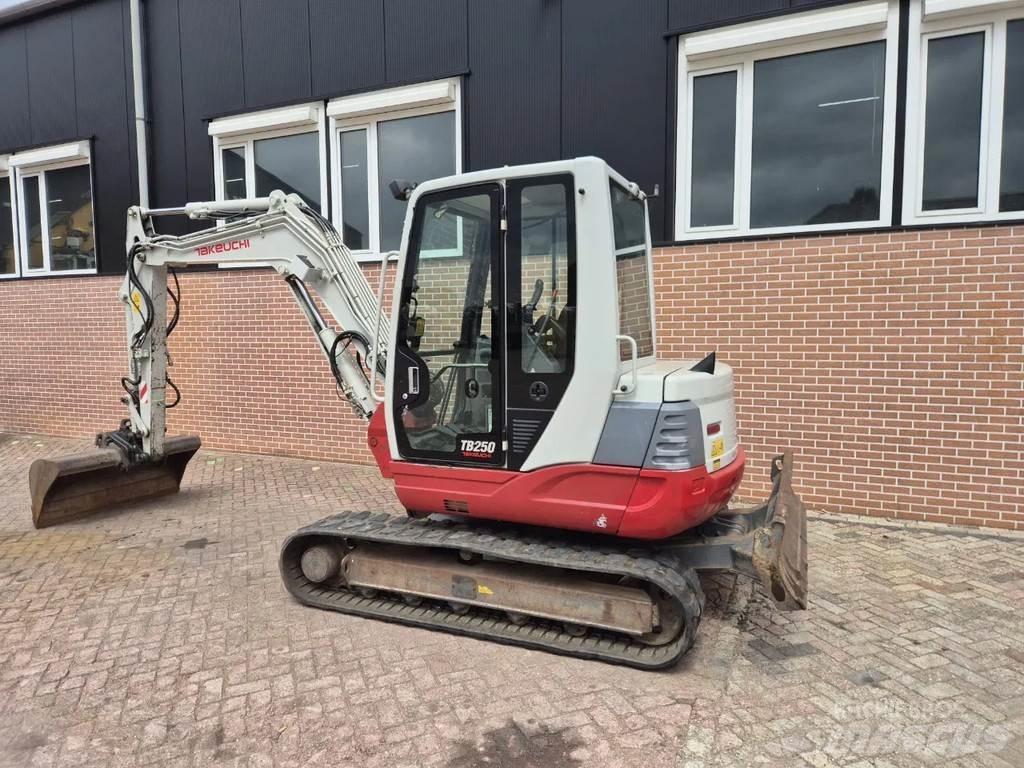 Takeuchi TB250 Mini ekskavatörler, 7 tona dek