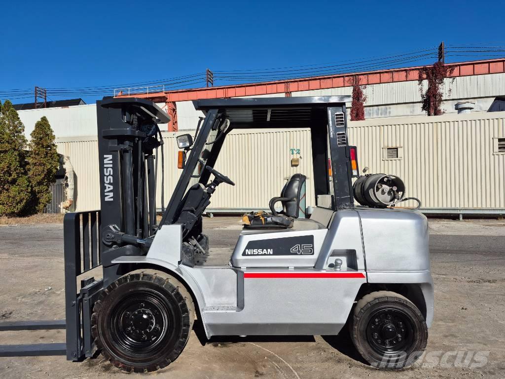 Nissan F04 B 40 H Diger