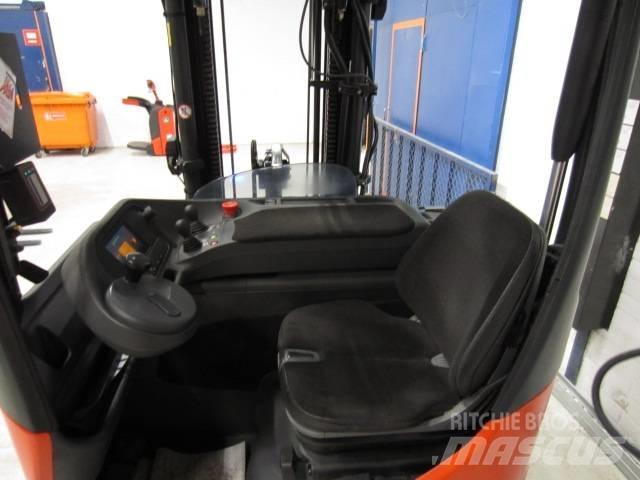 Linde R16G Reach truck - depo içi istif araçları
