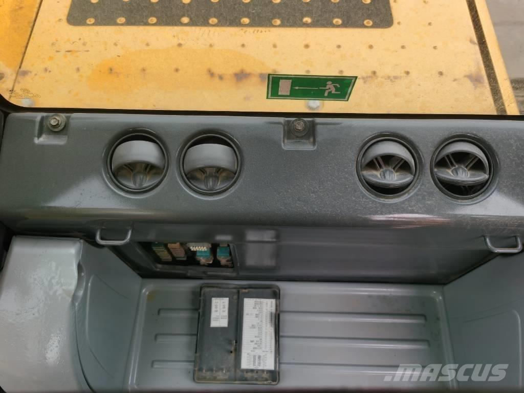 Komatsu PC 220-8 Paletli ekskavatörler