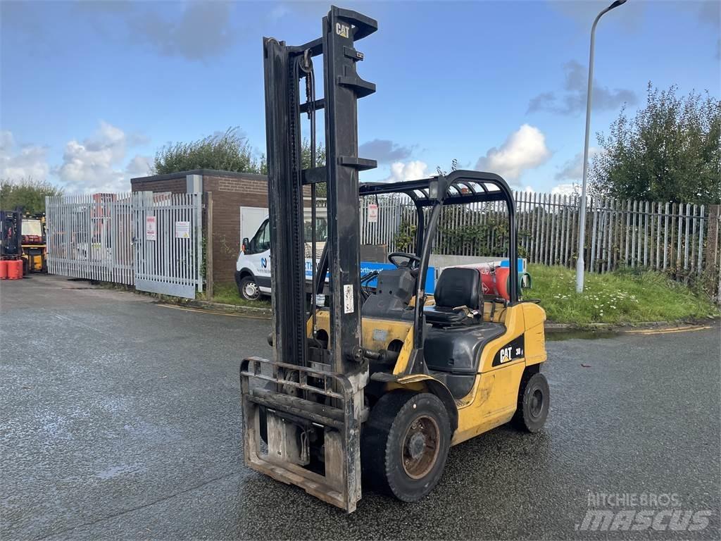 CAT GP30N LPG'li forkliftler