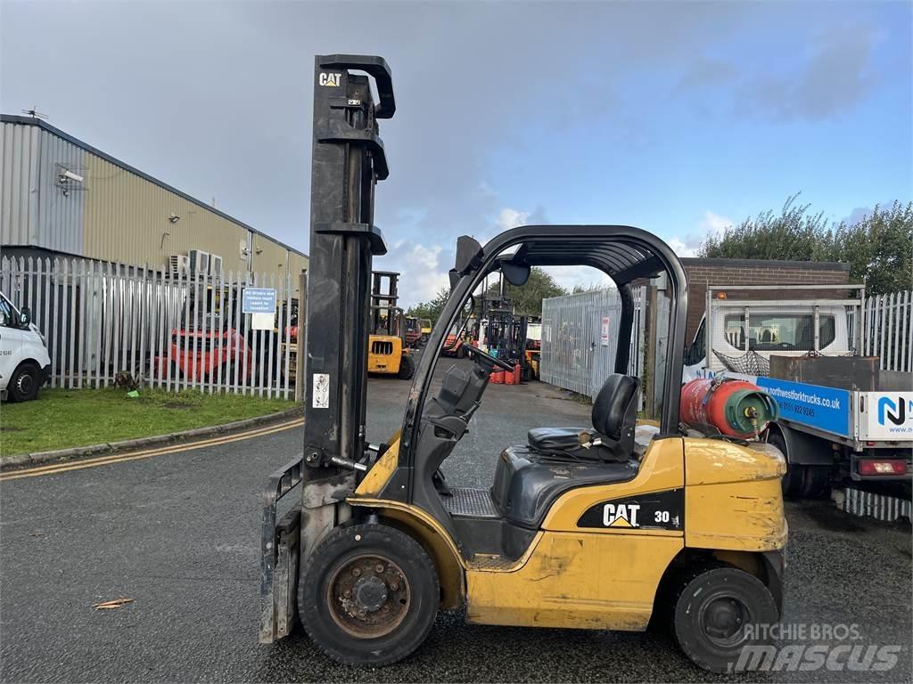 CAT GP30N LPG'li forkliftler