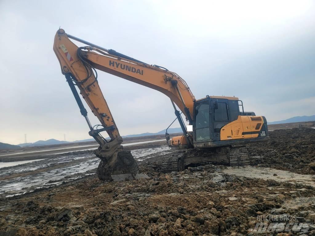 Hyundai HX 220 Paletli ekskavatörler