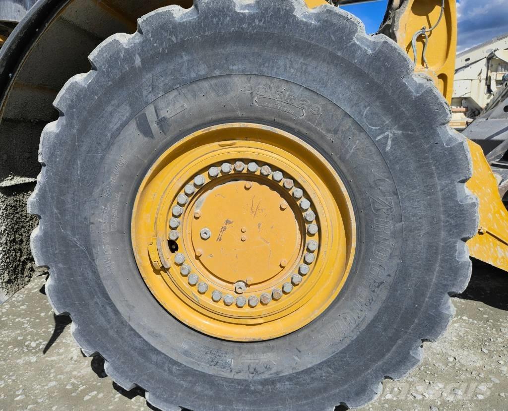 CAT 982 M Tekerlekli yükleyiciler