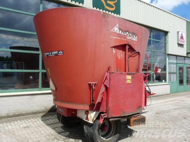 Trioliet SM-14 Hayvan besleyiciler