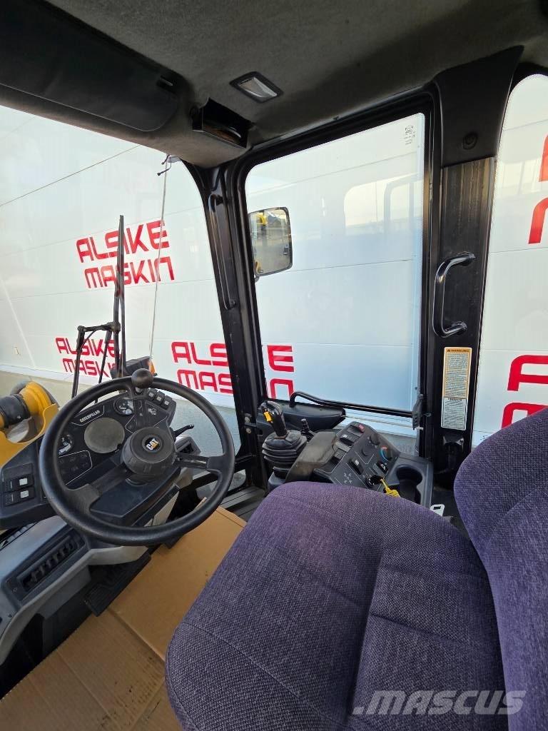 CAT 906 Tekerlekli yükleyiciler