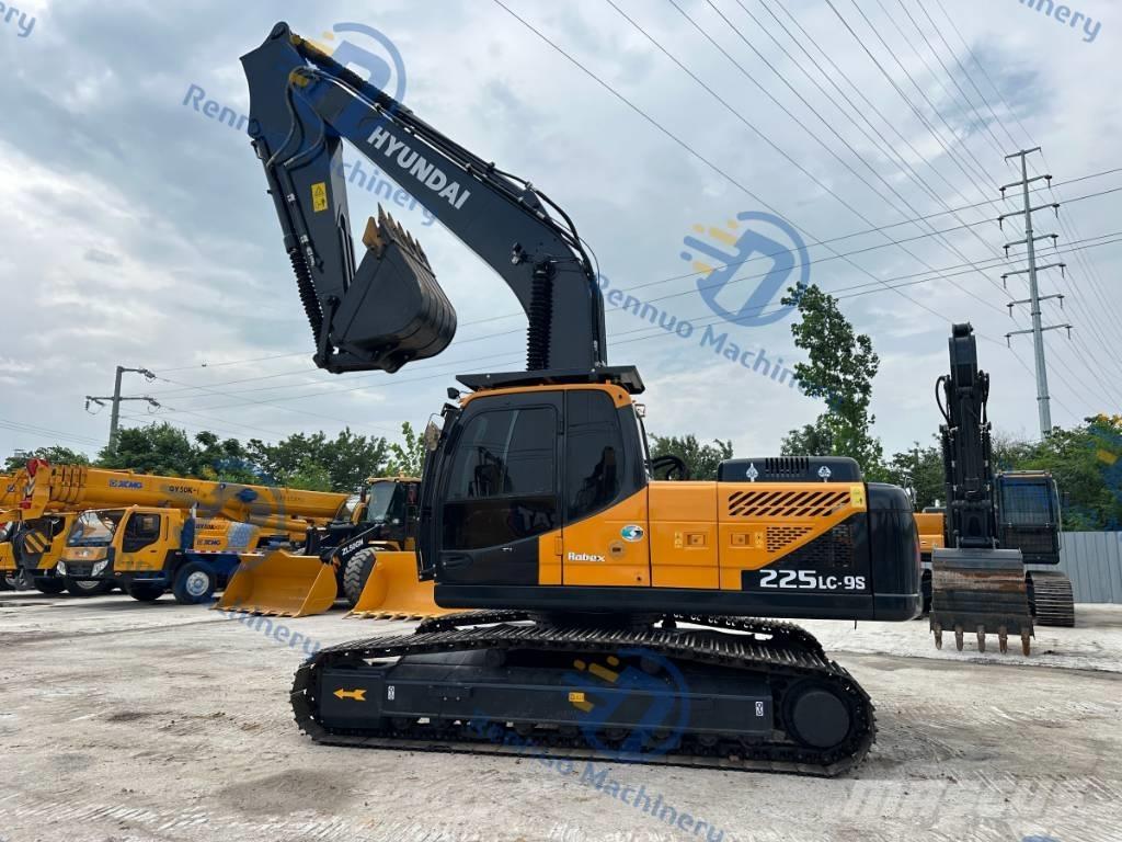Hyundai 225LC-9S Paletli ekskavatörler