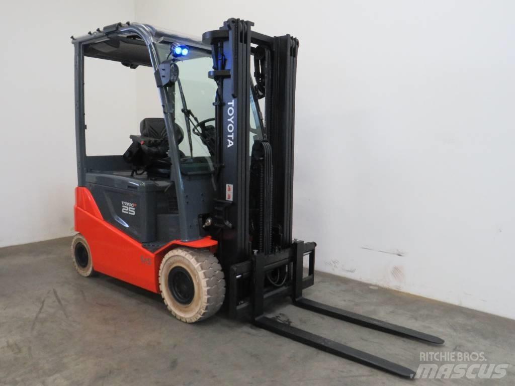 Toyota 8 FBMKT 25 Elektrikli forkliftler
