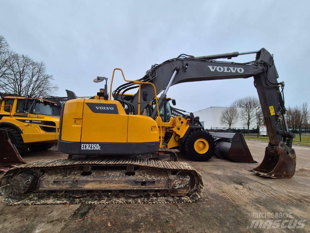 Volvo ECR 235 D Paletli ekskavatörler