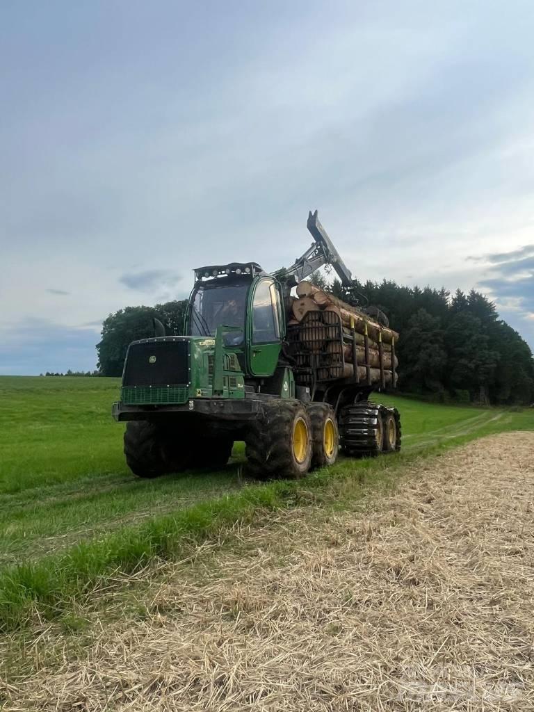 John Deere 1110E Tomruk yükleyici traktörler