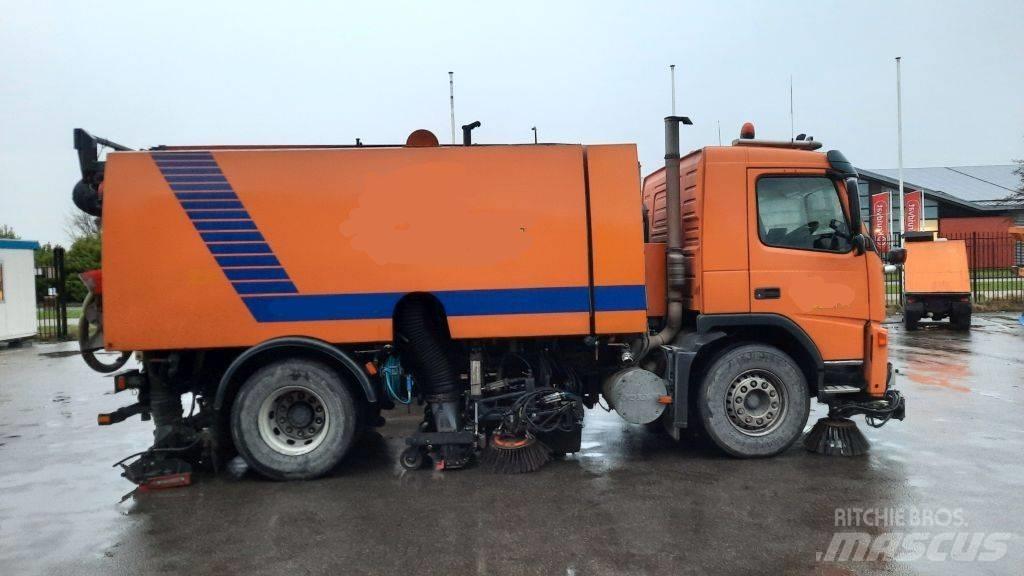 Volvo FM9 + Beam CX800 Süpürme kamyonları