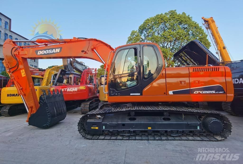 Doosan DX 225 LC Paletli ekskavatörler