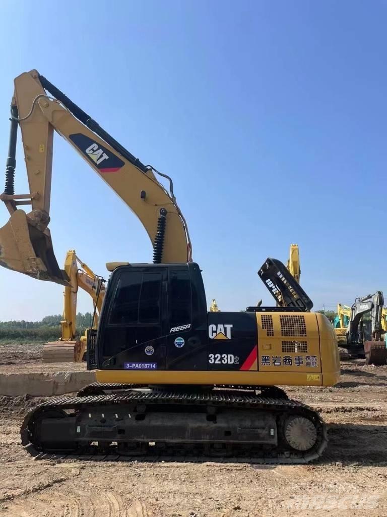 CAT 323 D Paletli ekskavatörler