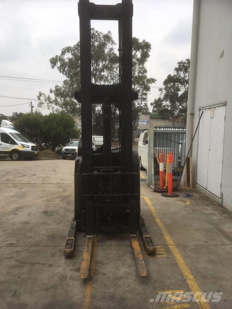 Hyster N35ZDR Reach truck - depo içi istif araçları