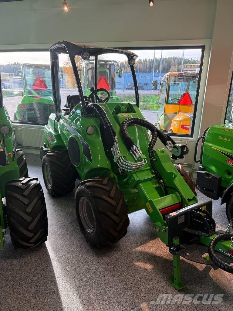 Avant 528 Skid steer loderler
