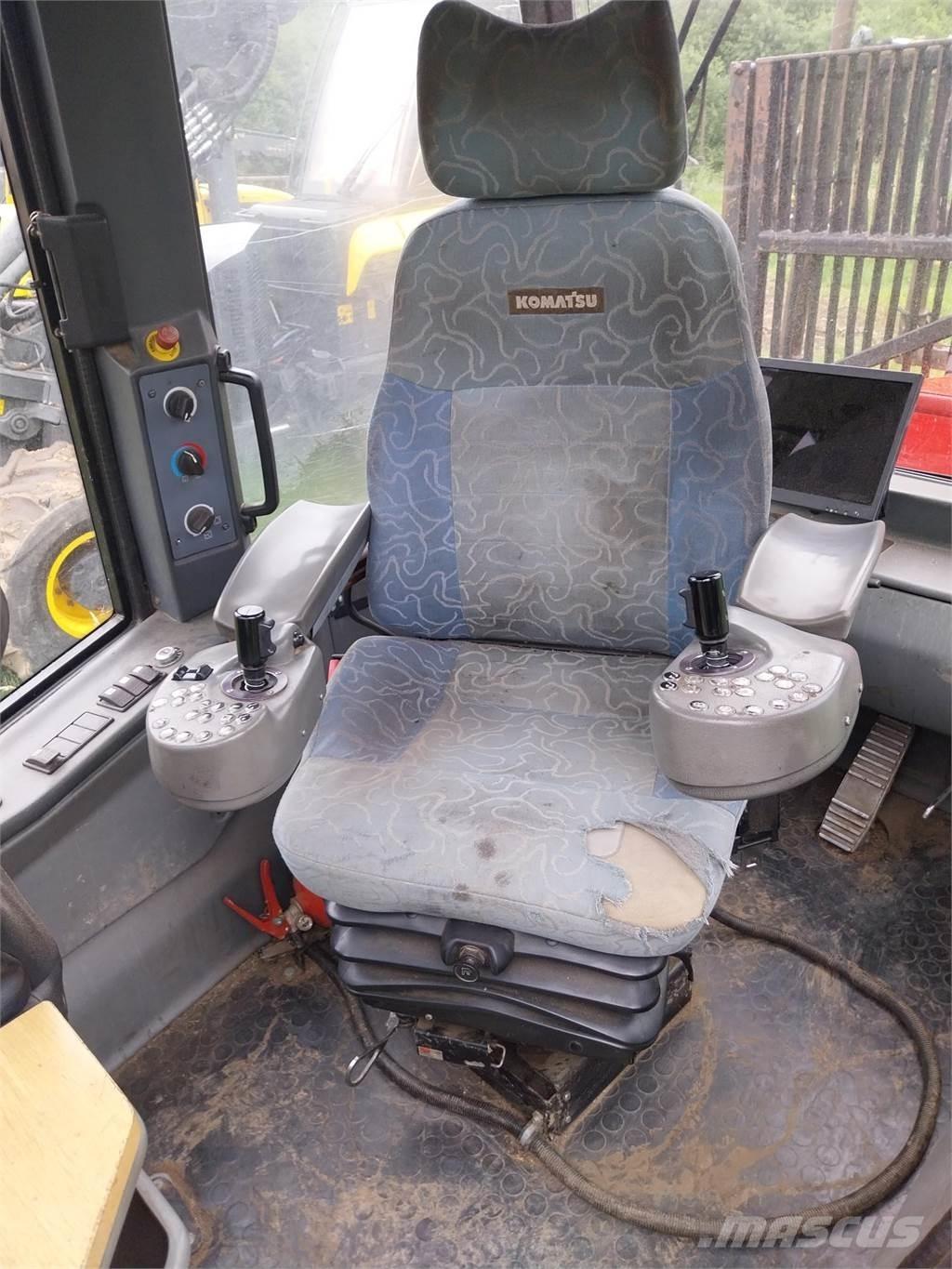 Komatsu 860.4 Tomruk yükleyici traktörler