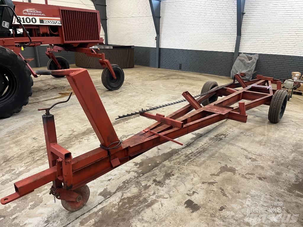 Hesston 8100 Kendi yürür saman makinaları
