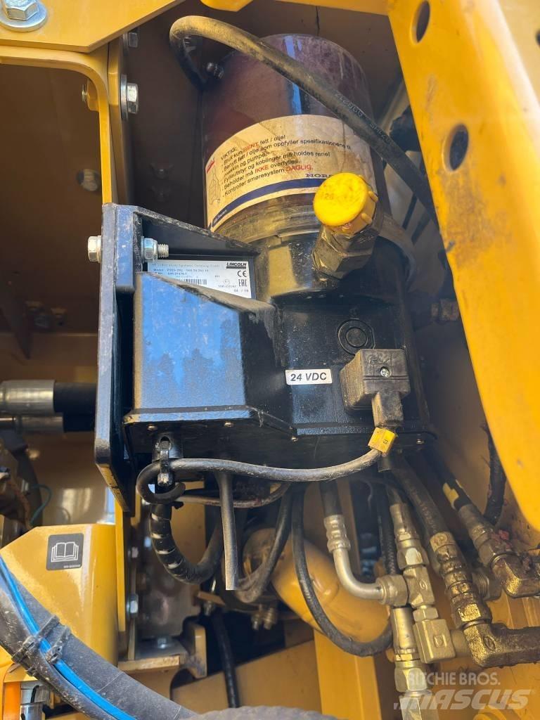 CAT 323 Paletli ekskavatörler