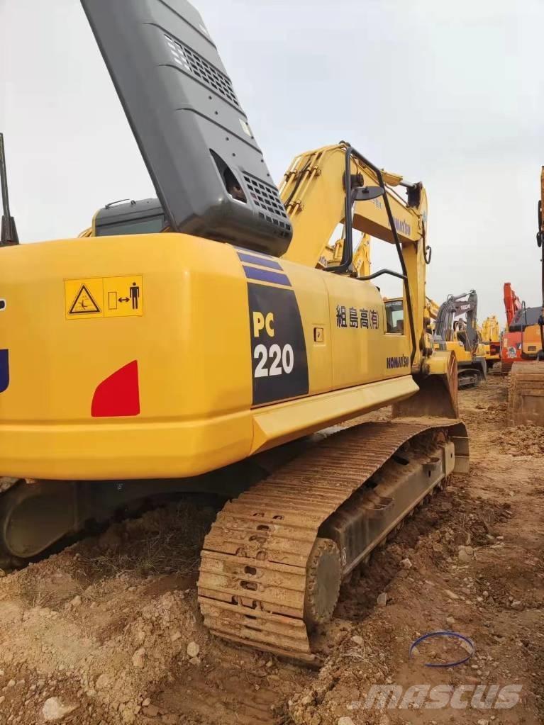 Komatsu PC220 Paletli ekskavatörler