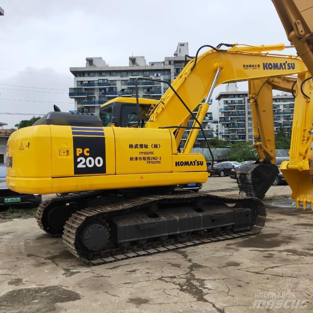 Komatsu PC200-7 Paletli ekskavatörler