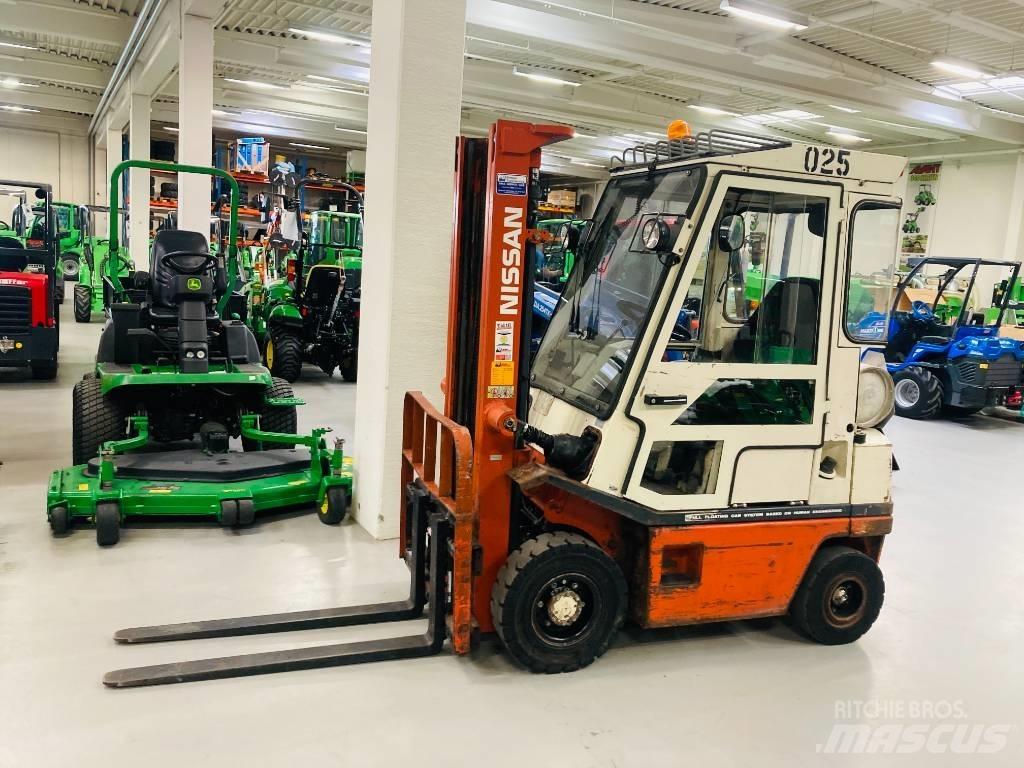 Nissan 25 LPG'li forkliftler